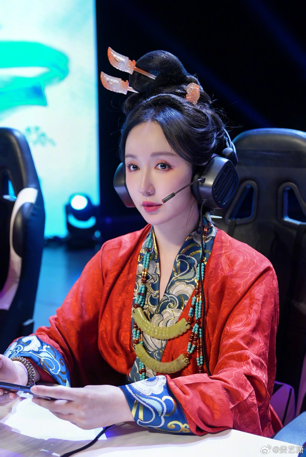 婁藝瀟打游戲穿漢服Cos武則天 真的非常驚艷！