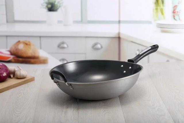 毒鐵鍋 遭央視多次曝光，把美食變成 毒藥 ，大家應(yīng)提高警惕（遭央視多次曝光）(10)