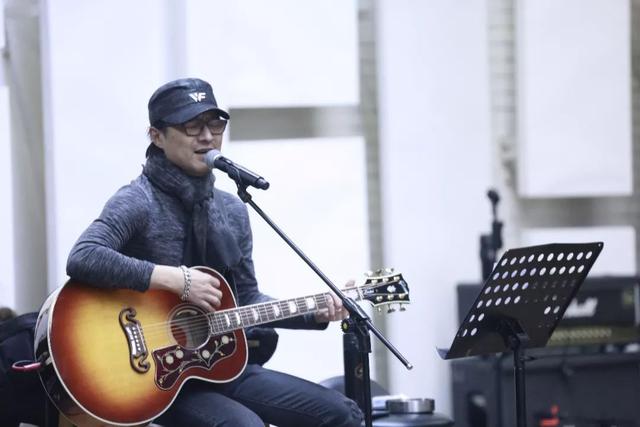 倒計時 《下墜》排練隨手記 今晚8點看《歌手》汪峰繼續(xù)為原創(chuàng)音樂打call（下墜排練隨手記）(5)