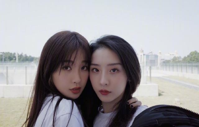 張萌約虞書欣趙小棠拍戲 有戲找，姐是認真的（張萌約虞書欣趙小棠拍戲）(2)