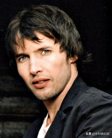 歐美民謠歌手代表人物(美英十大鄉(xiāng)村音樂歌手) 20