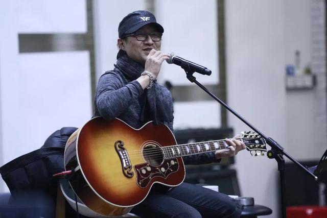 倒計時 《下墜》排練隨手記 今晚8點看《歌手》汪峰繼續(xù)為原創(chuàng)音樂打call（下墜排練隨手記）(6)