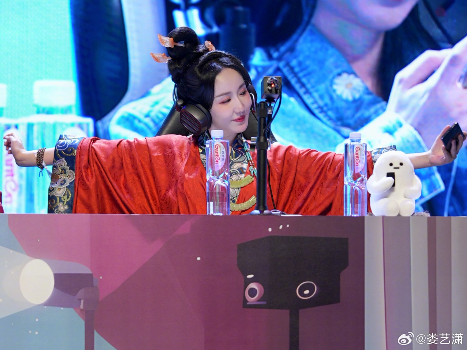 婁藝瀟打游戲穿漢服Cos武則天 真的非常驚艷！