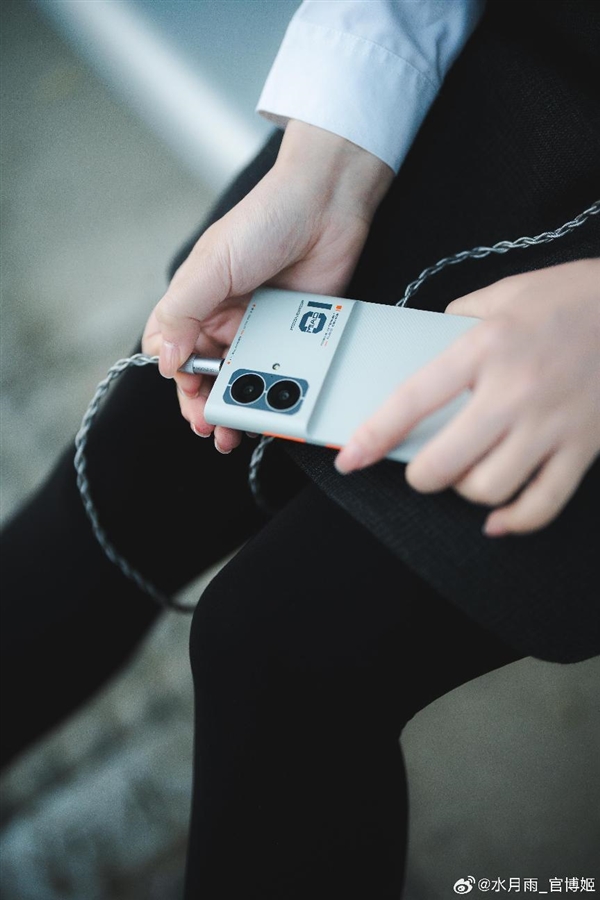 耳機(jī)品牌水月雨首款手機(jī)官宣4月25日發(fā)布：3.5mm、4.4mm雙音頻接口