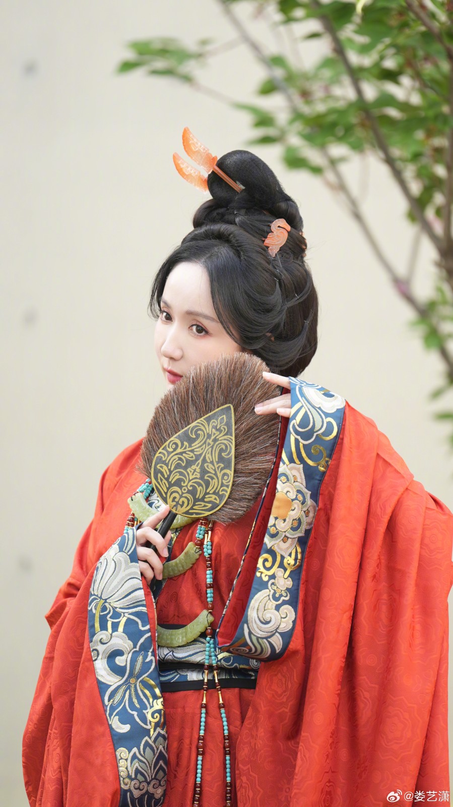 婁藝瀟打游戲穿漢服Cos武則天 真的非常驚艷！