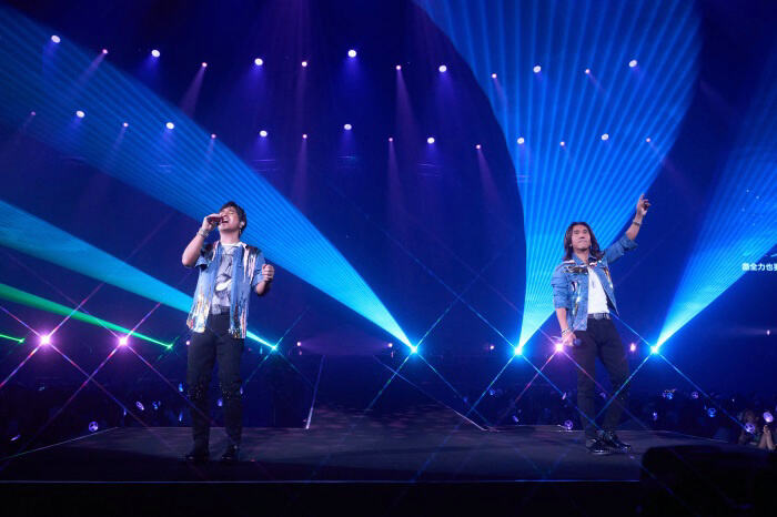 “搖滾天團(tuán)”動(dòng)力火車“都是因?yàn)閻?世界巡回演唱會(huì)”高雄安可場(chǎng) 兩場(chǎng)秒殺 完美收官