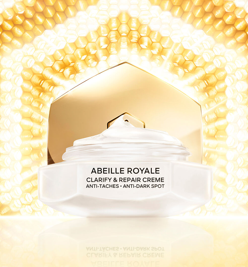 一抹細(xì)膩透亮，煥活青春無限 法國(guó)嬌蘭攜手品牌護(hù)膚大使周翊然耀現(xiàn)年輕“蜂”采