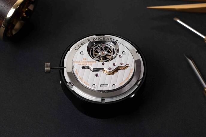 卓越制表工藝和高復(fù)雜外緣擺陀技術(shù) 寶齊萊(CARL.F.BUCHERER) 最新表款均采用自制機芯并配備高級復(fù)雜功能