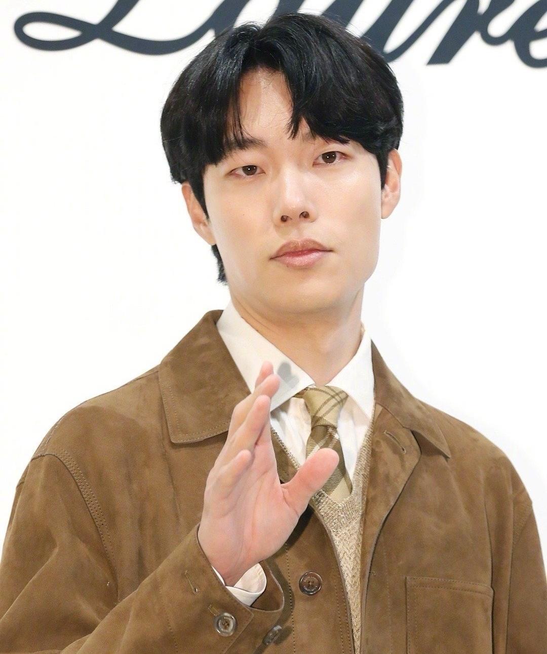 韓素希經(jīng)紀(jì)公司回應(yīng)與柳俊烈分手：雙方約定不會(huì)再被私事消耗感情 14