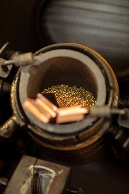 Chopard蕭邦全球品牌大使朱一龍參觀品牌工坊，探秘卓越匠藝與至臻美學(xué)