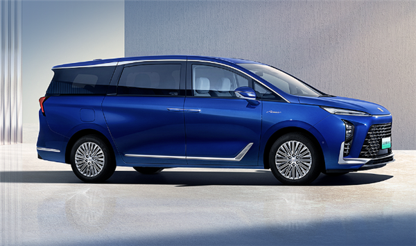 別克拼了 全新GL8陸尊PHEV發(fā)布：35.99萬起全系艾維亞版