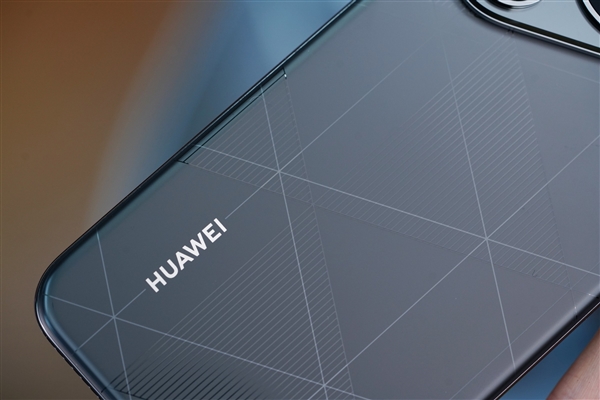 納米光織格紋奪目！華為Pura 70 Pro+魅影黑圖賞