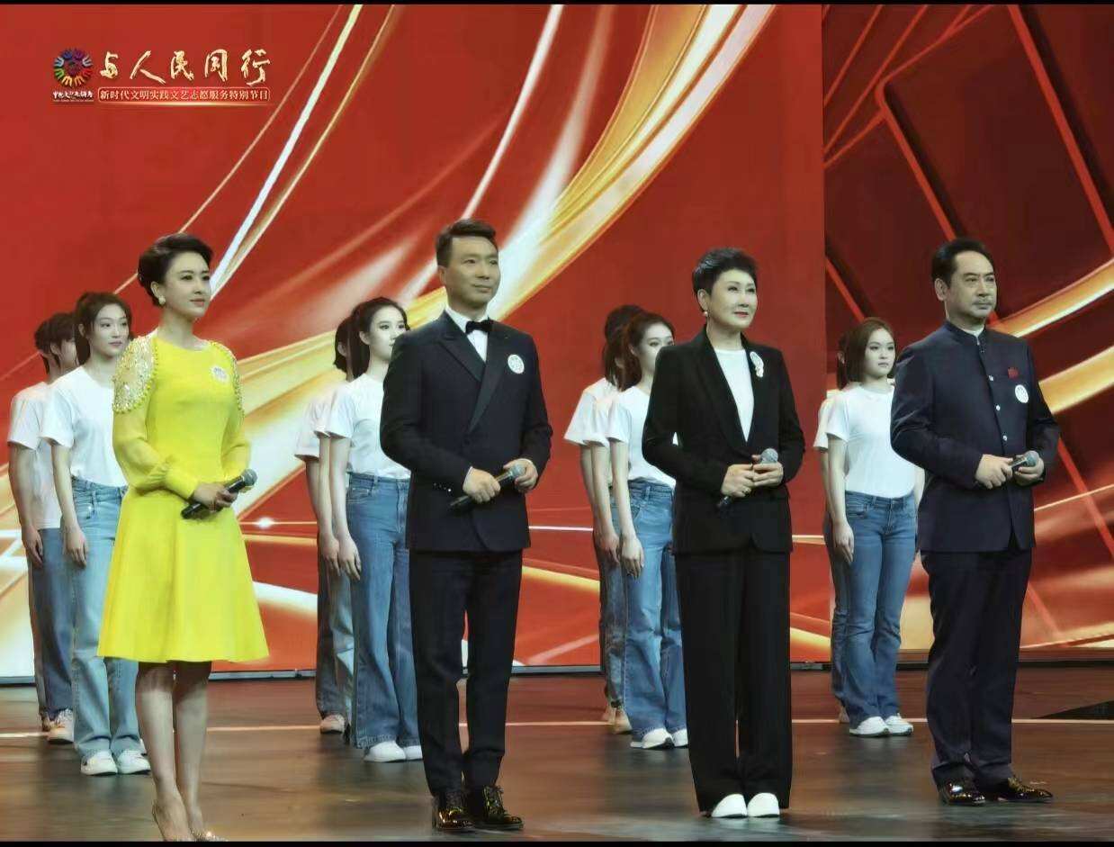 張凱麗、林永健、任魯豫獲學(xué)雷鋒志愿服務(wù)“四個100”最美志愿者表彰