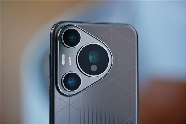 納米光織格紋奪目！華為Pura 70 Pro+魅影黑圖賞