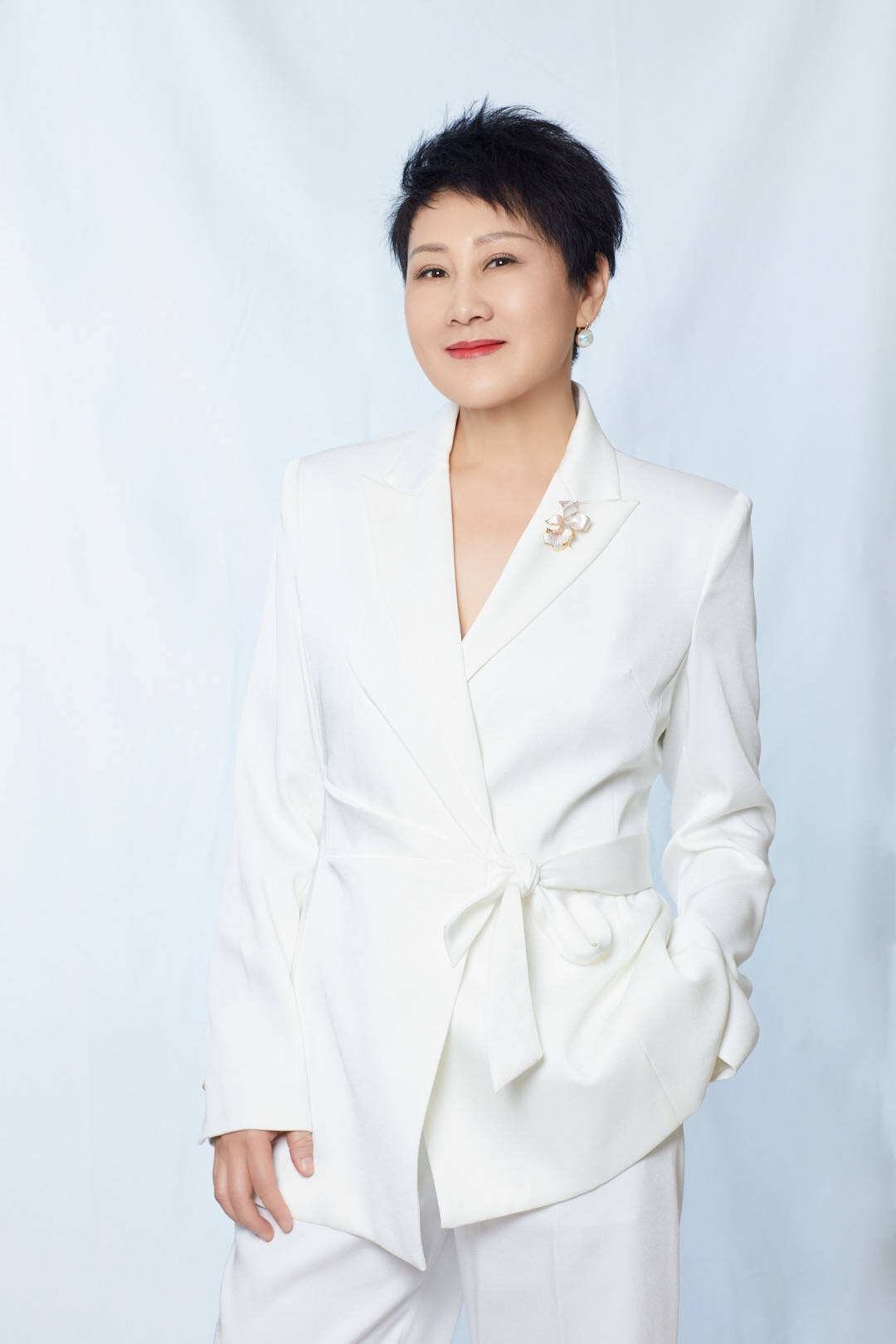 張凱麗、林永健、任魯豫獲學(xué)雷鋒志愿服務(wù)“四個100”最美志愿者表彰