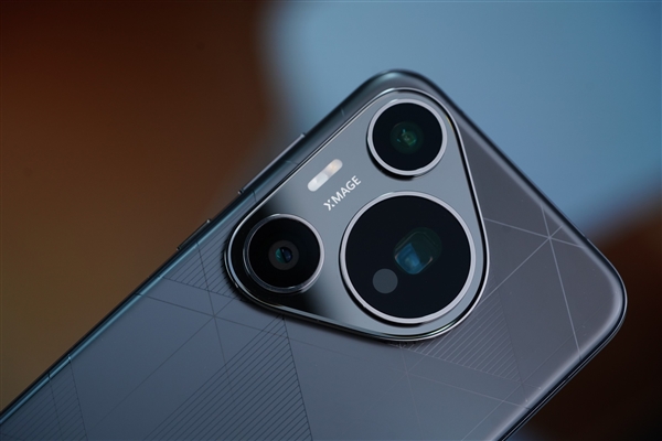 納米光織格紋奪目！華為Pura 70 Pro+魅影黑圖賞