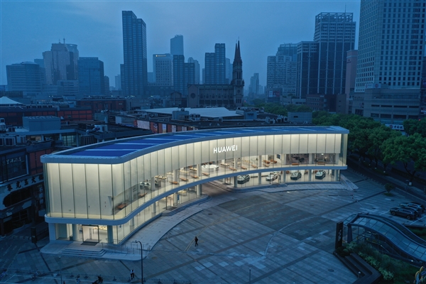 浙江大華為門店！寧波天一廣場華為“智慧弧”明日開業(yè)：全玻璃弧形樓