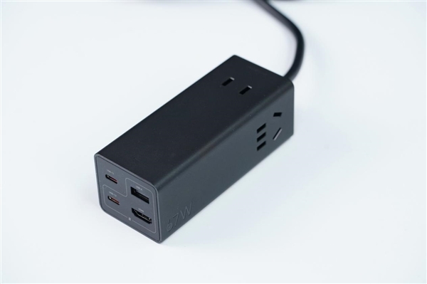 七合一接口！小米67W桌面快充插座Pro圖賞
