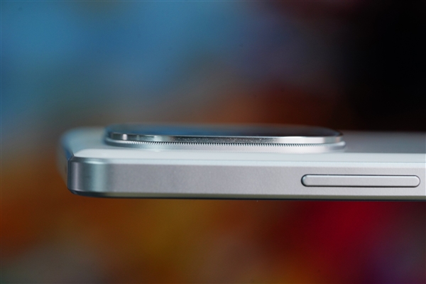 144Hz高刷屏+6000mAh超大電池！iQOO Z9圖賞