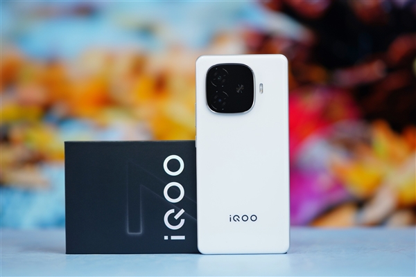 144Hz高刷屏+6000mAh超大電池！iQOO Z9圖賞