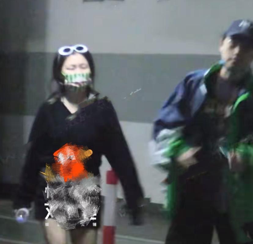 金靖舒奕橙在一起四年多了(金靖回應(yīng)不官宣結(jié)婚原因) 24