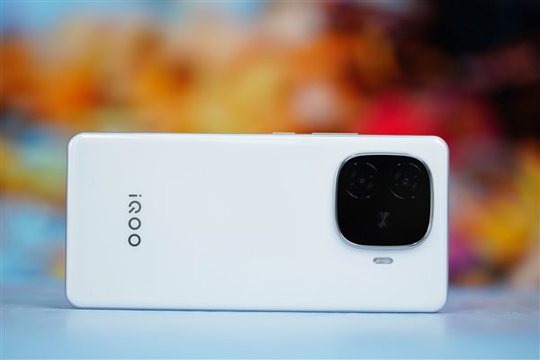 144Hz高刷屏+6000mAh超大電池！iQOO Z9圖賞