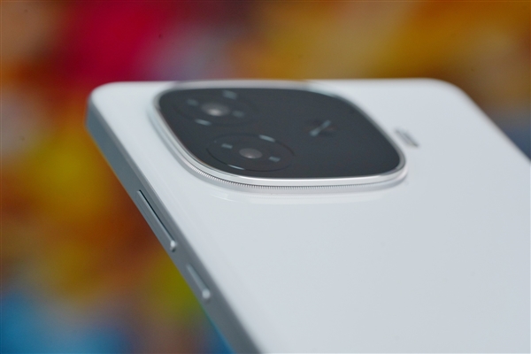 144Hz高刷屏+6000mAh超大電池！iQOO Z9圖賞