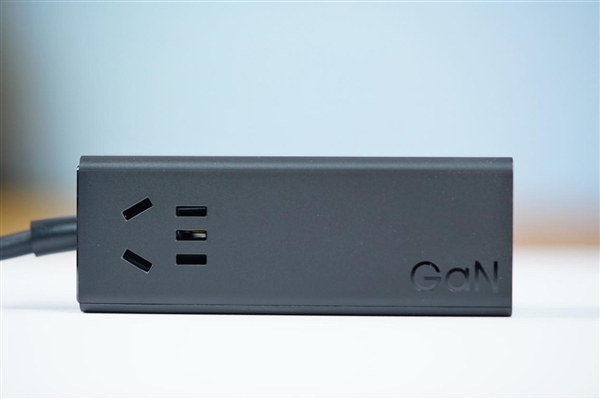 七合一接口！小米67W桌面快充插座Pro圖賞