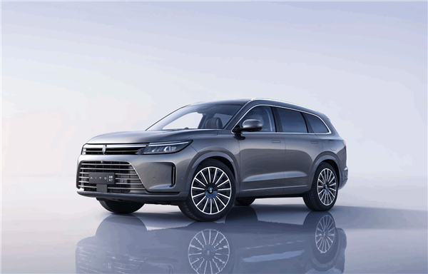 車主稱問界新M7智駕失控撞上花壇 官方回應(yīng)來了