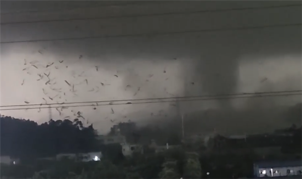 廣州白云區(qū)強龍卷風 氣象部門分析出現(xiàn)4個原因