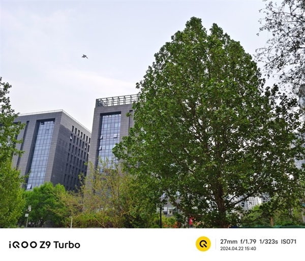 iQOO Z9 Turbo上手：1999元同檔佳性能手機