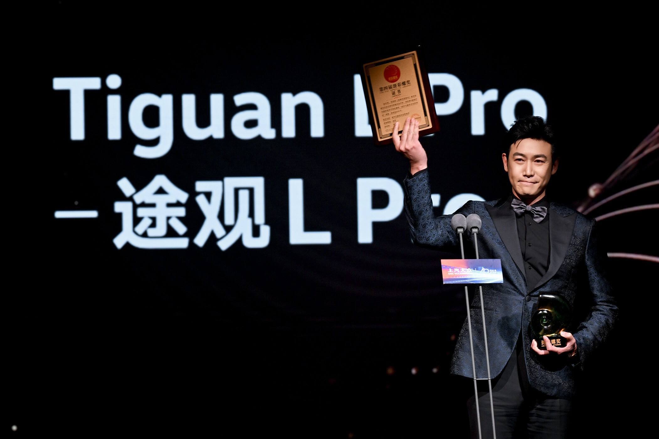 第四屆新時(shí)代電視節(jié)斑彩螺獎(jiǎng)揭曉，《狂飆》榮獲兩項(xiàng)大獎(jiǎng)，陳建斌視帝斯琴高娃視后