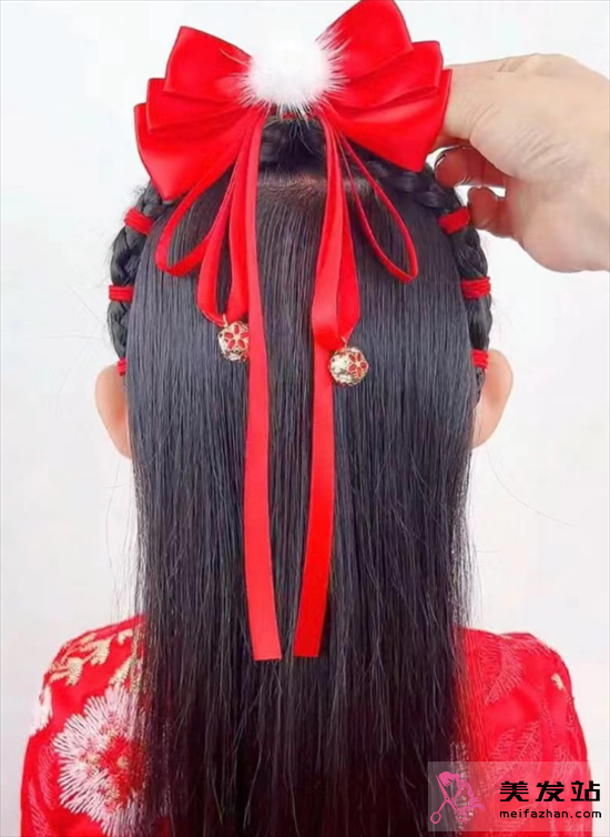 小女孩氣質編發(fā) 甜酷個性又吸睛