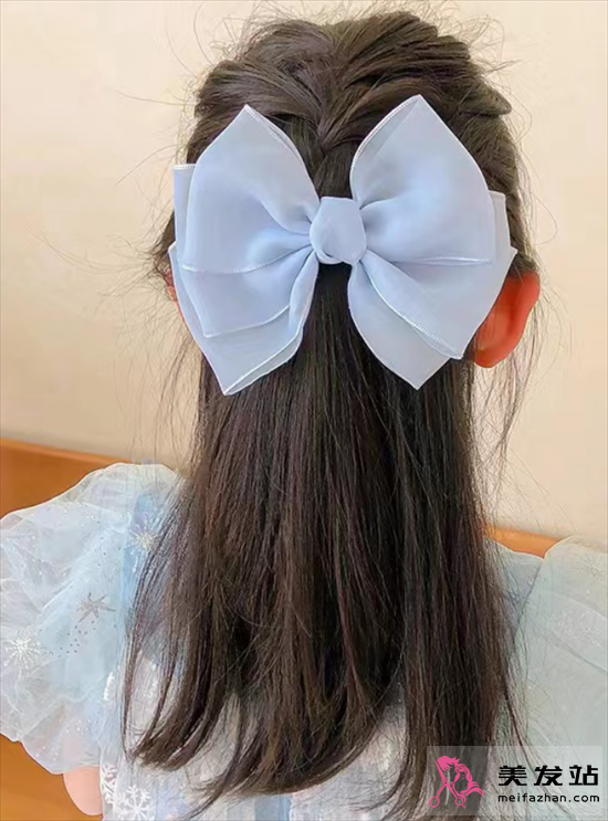 小女孩百變編發(fā) 每一款都很受歡迎