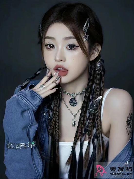 y2k長發(fā)編發(fā)范本 音樂節(jié)演唱會必備款式 y2k長發(fā)編發(fā)范本 音樂節(jié)演唱會必備款式