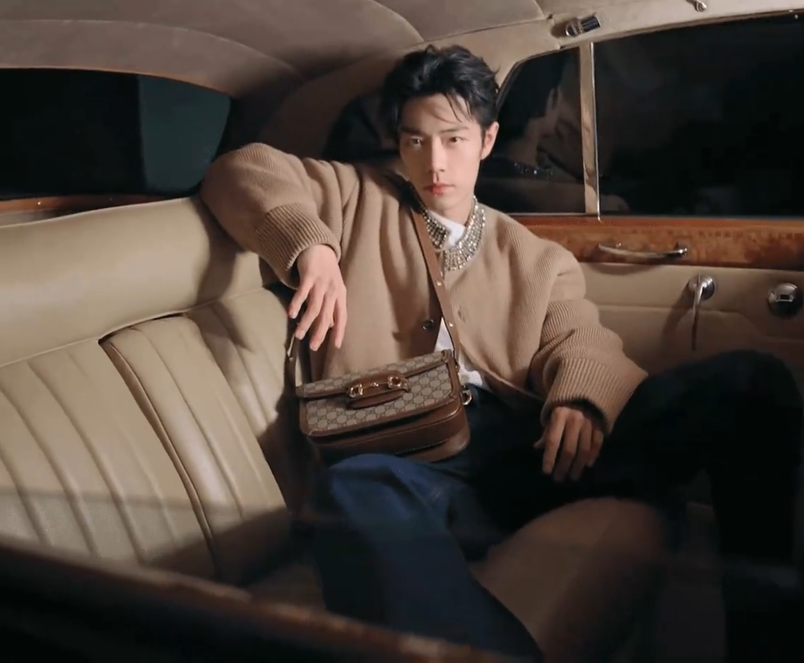 肖戰(zhàn)的秒換挑戰(zhàn)，18秒內(nèi)頻繁變換服裝 8