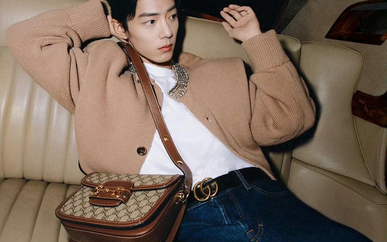 肖戰(zhàn)的秒換挑戰(zhàn)，18秒內(nèi)頻繁變換服裝 16