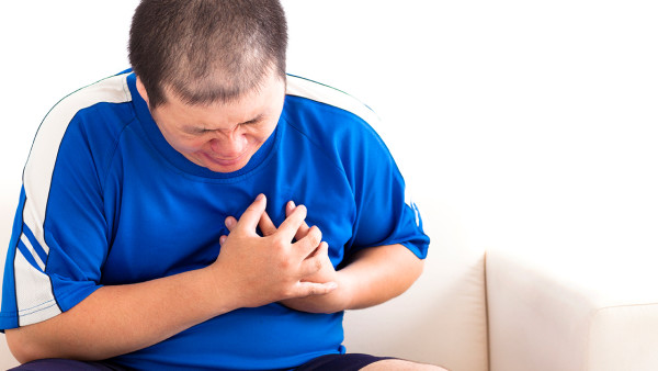 背痛、胸悶是冠心病嗎？