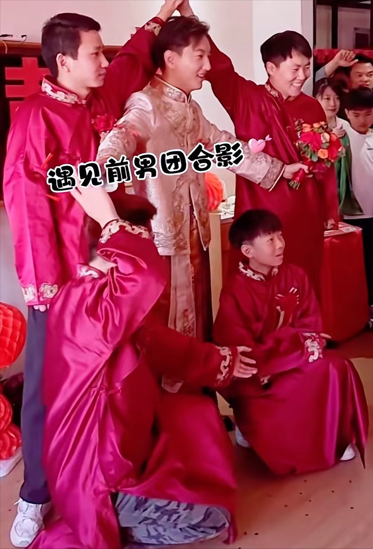 14歲男孩當(dāng)伴郎遇班主任伴娘，瞬間設(shè)死全程不敢抬頭看 8