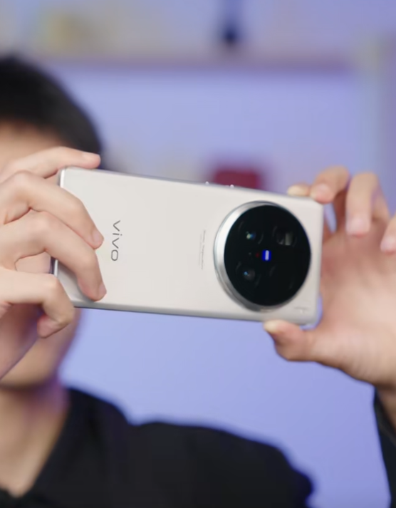 2億像素影像滅霸！vivo X100 Ultra真機(jī)上手：碩大環(huán)形相機(jī)