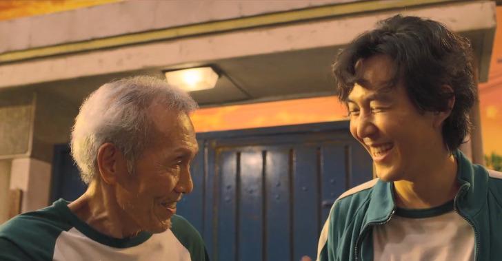 魷魚游戲警察死了沒，魷魚游戲大結(jié)局警察墜海 8