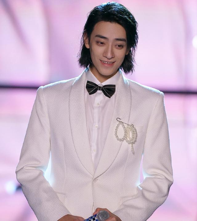 《假日暖洋洋》姚晨與小11歲白宇演 姐弟戀 ，別說(shuō)，還真甜（假日暖洋洋姚晨與小11歲白宇演）(2)