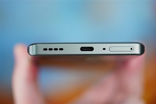 第三代驍龍8s僅2099元！真我GT Neo6蒼野駭客圖賞