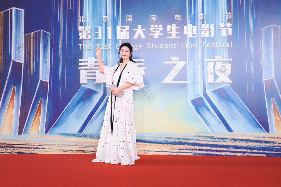 田海蓉出席第31屆大學(xué)生電影節(jié)，再為年度男演員開獎(jiǎng)