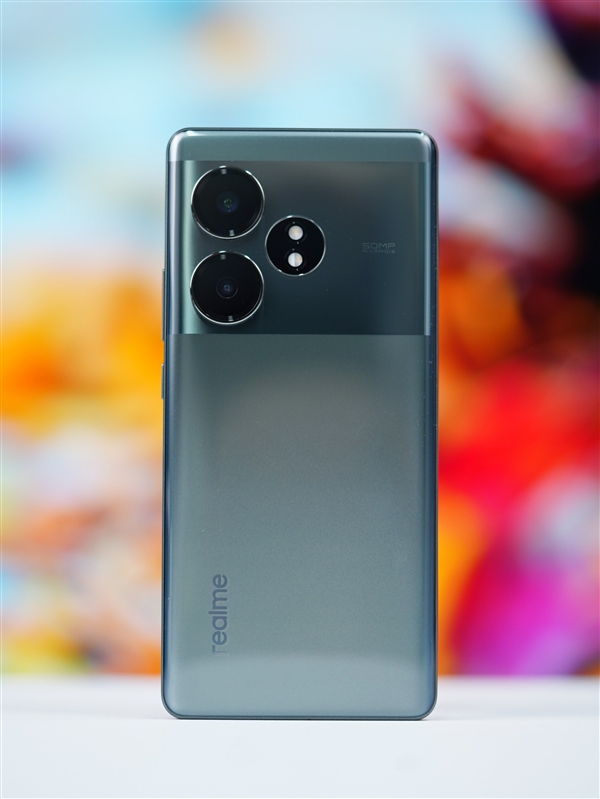 第三代驍龍8s僅2099元！真我GT Neo6蒼野駭客圖賞