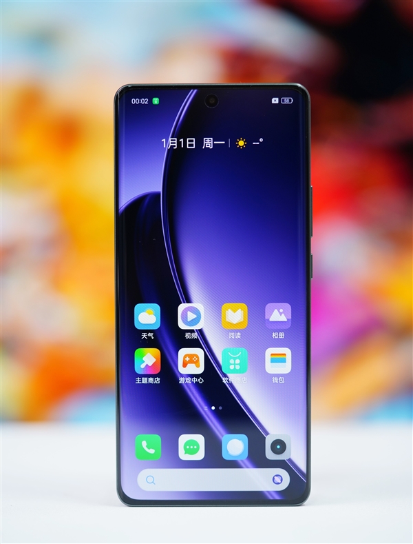 第三代驍龍8s僅2099元！真我GT Neo6蒼野駭客圖賞