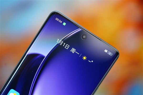 第三代驍龍8s僅2099元！真我GT Neo6蒼野駭客圖賞