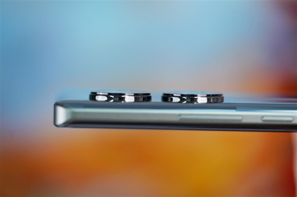 第三代驍龍8s僅2099元！真我GT Neo6蒼野駭客圖賞