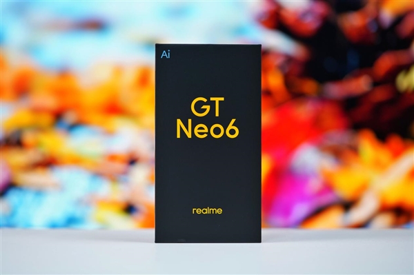 第三代驍龍8s僅2099元！真我GT Neo6蒼野駭客圖賞