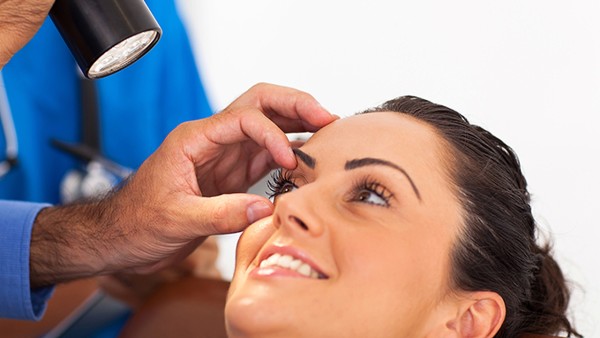 怎樣洗眼防止干眼癥加重